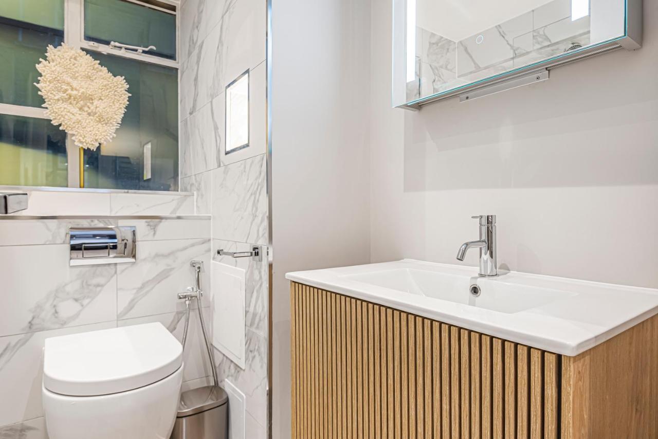 Luxury Living In Knightsbridge Private Balcony View Of Harrods, 2Br2Ba With Ac לונדון מראה חיצוני תמונה
