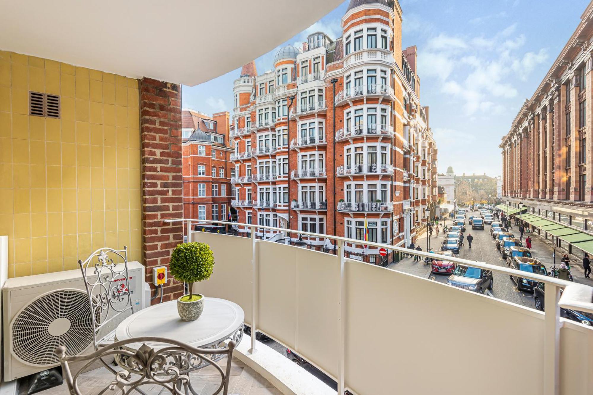 Luxury Living In Knightsbridge Private Balcony View Of Harrods, 2Br2Ba With Ac לונדון מראה חיצוני תמונה